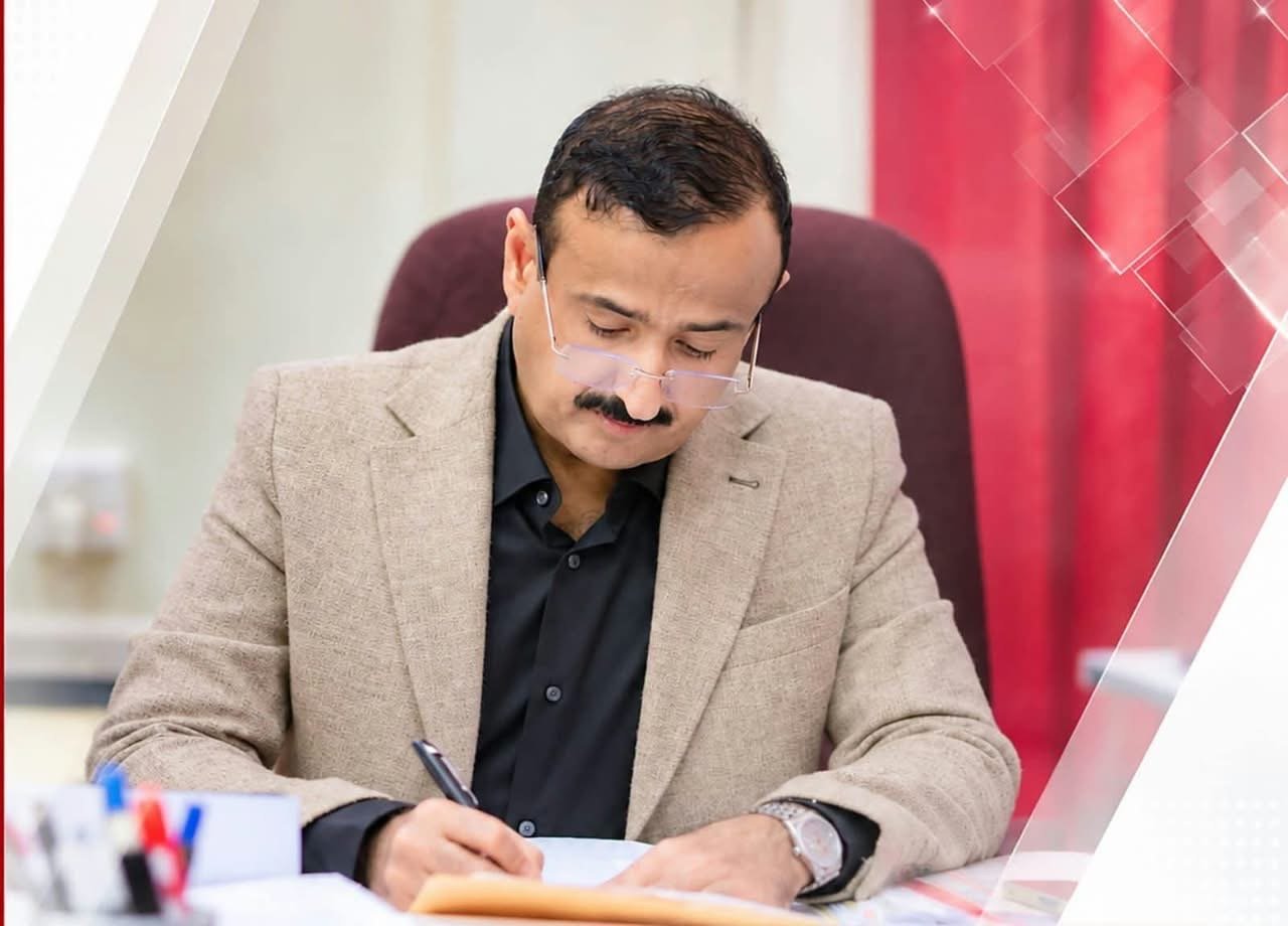 المحافظ بن الوزير يوجه بصرف أراضٍ لأسر شهداء الجريمة الإرهابية ويؤكد العمل على توفير التمويل لبناء مساكن خاصة بهم المحافظ بن الوزير يوجه بصرف أراضٍ لأسر شهداء الجريمة الإرهابية ويؤكد العمل على توفير التمويل لبناء مساكن خاصة بهم